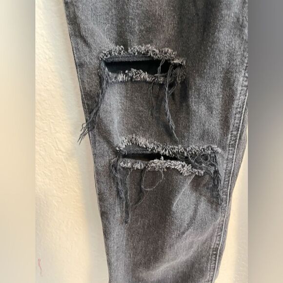 PAIGE Sarah Slim high rise straight leg ripped knees- BLACK. 28 - Picture 6 of 12